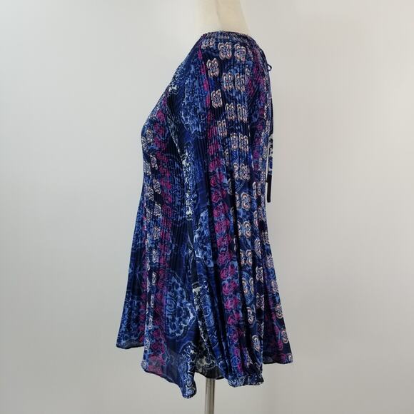 Melissa Paige Blue Pink Accordion Pleated Boho Top Tie Neck Button Cuff Size MP - Picture 3 of 5
